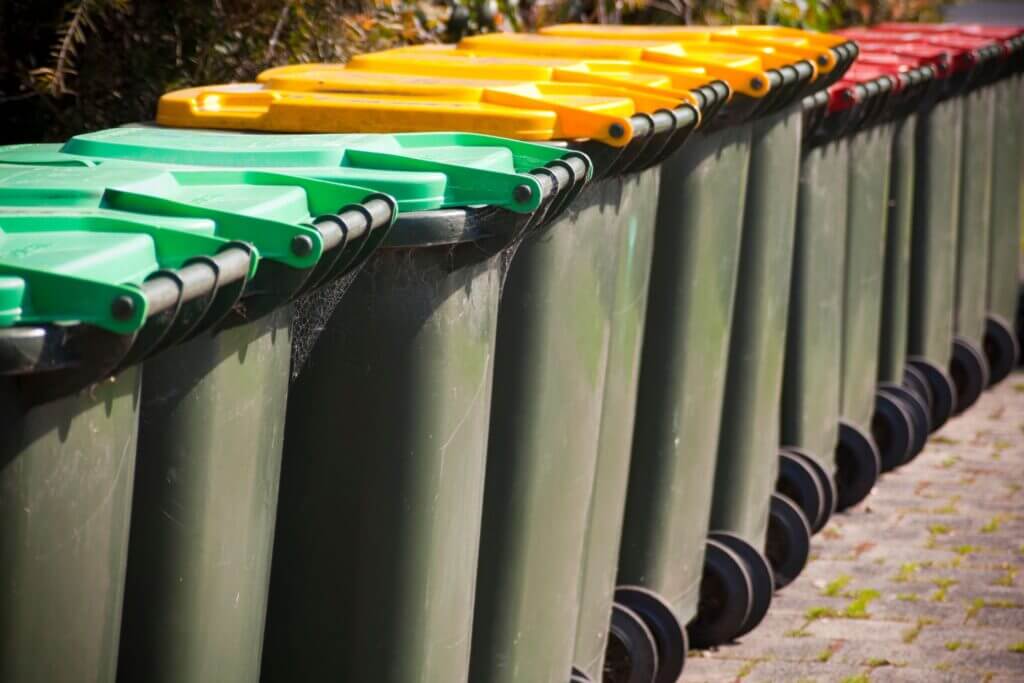 Wheelie Bins (4)